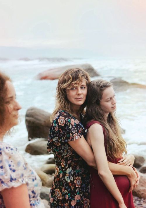 Las Hijas de Abril – Η Κόρη της Απρίλ