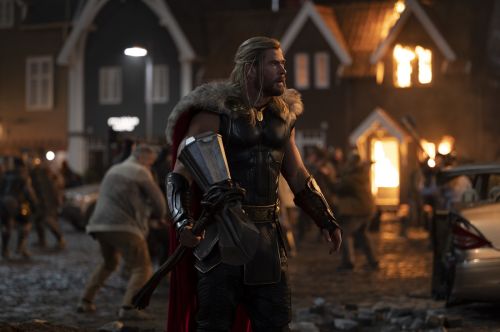 Box Office: Ο Thor συνεχίζει να σφυροκοπά τα ταμεία