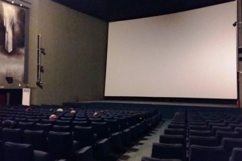 Κύμα συμπαράστασης στις απειλούμενες κινηματογραφικές αίθουσες