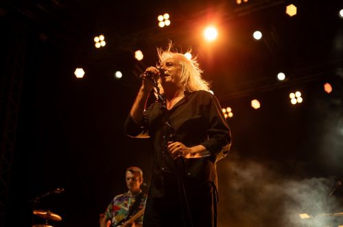 To STAGES A/LIVE παρουσιάζει τον Γιάννη Αγγελάκα και τους 100°C